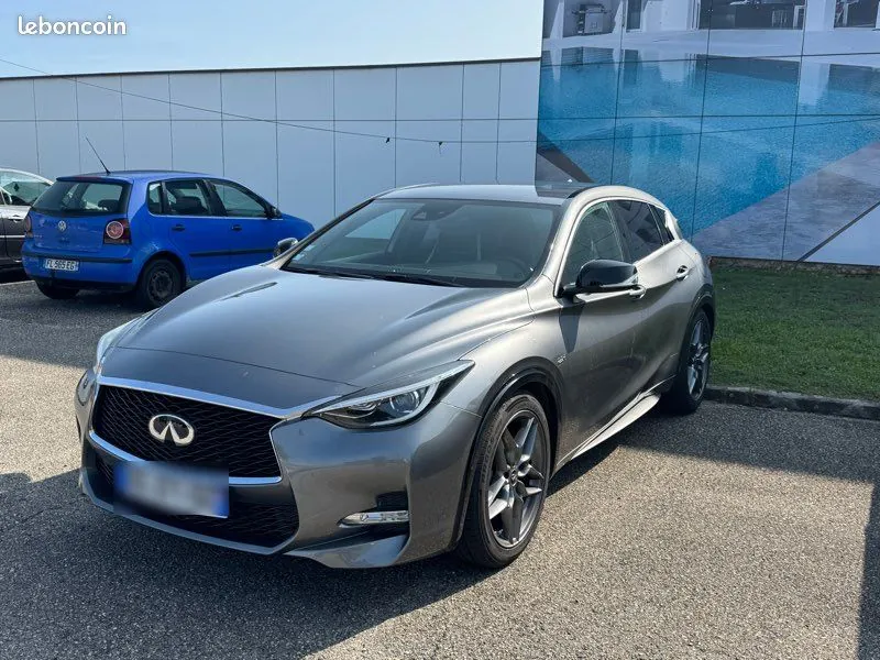 Infiniti Q30