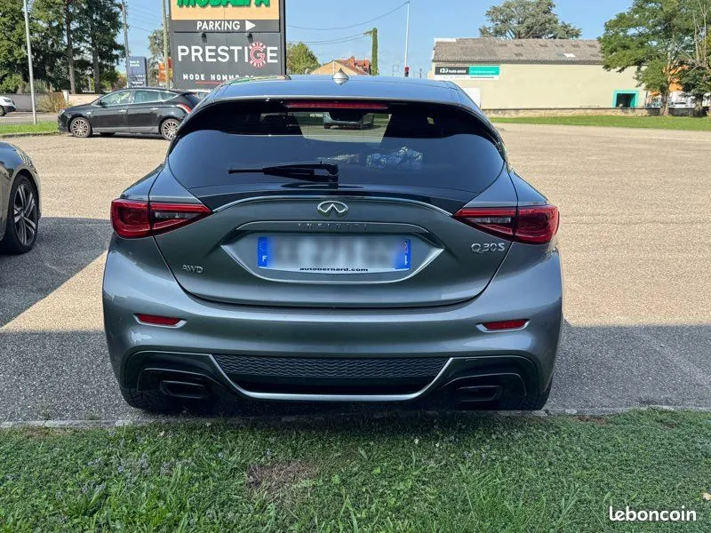 Infiniti Q30 2016 photo 2