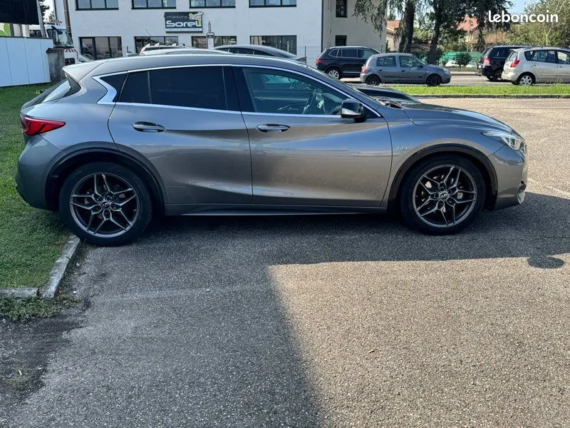 Infiniti Q30 2016 photo 3