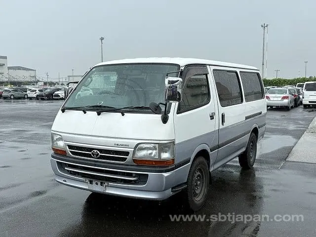 Toyota Regius Ace 2004 photo 2
