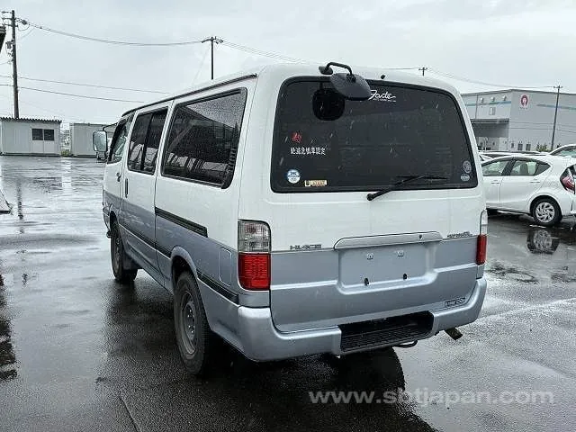 Toyota Regius Ace 2004 photo 3