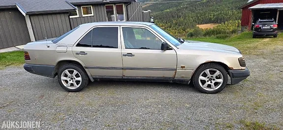 Mercedes-Benz E-Class 1988 photo 4