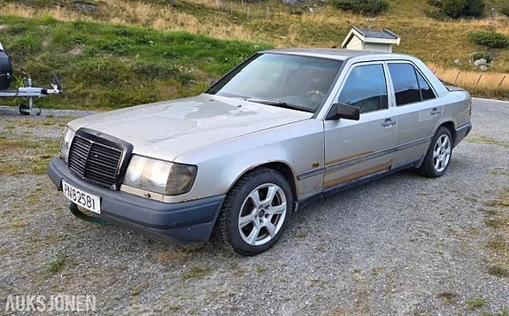 Mercedes-Benz E-Class 1988 photo 5
