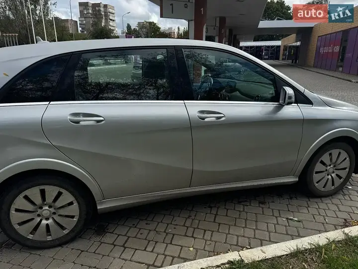 Mercedes-Benz B-Class 2017 photo 4