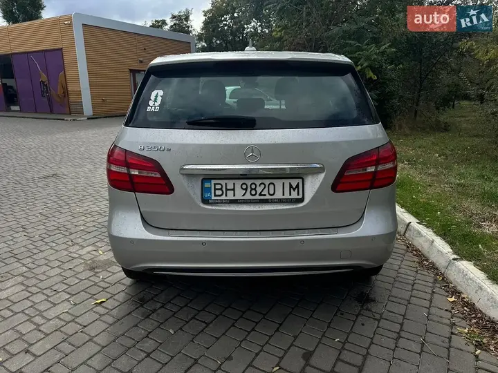 Mercedes-Benz B-Class 2017 photo 3