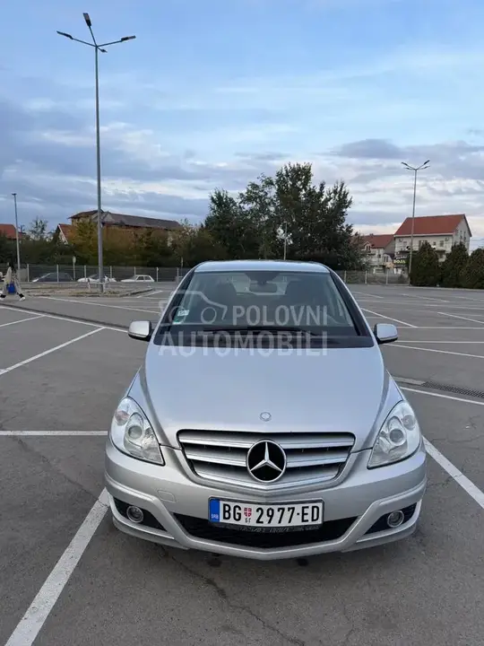 Mercedes-Benz B 180 2010 photo 3