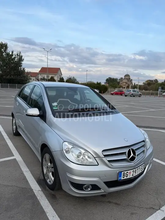 Mercedes-Benz B 180 2010 photo 4