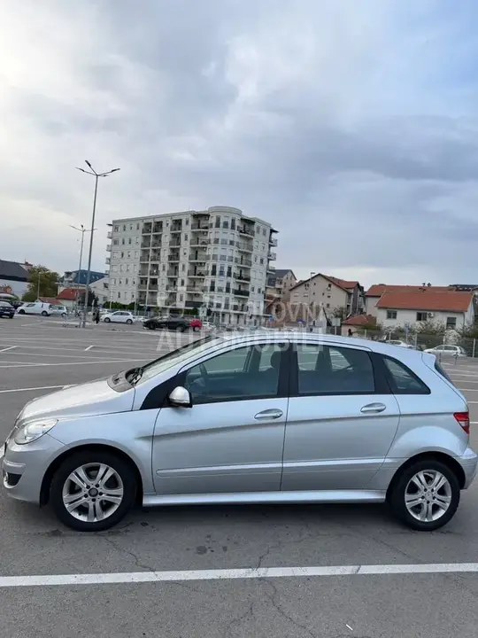 Mercedes-Benz B 180 2010 photo 5