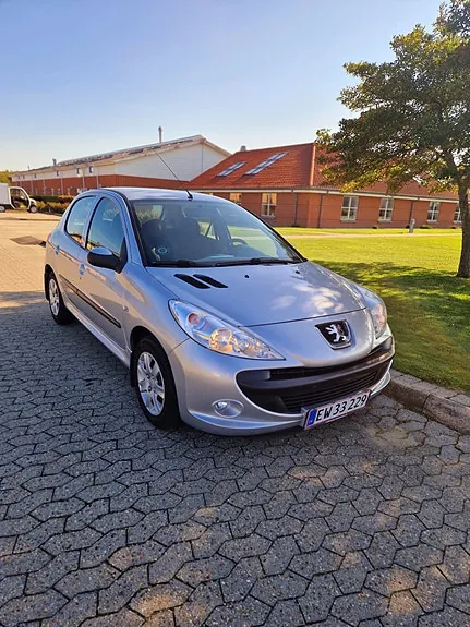 Peugeot 206 2011 photo 3