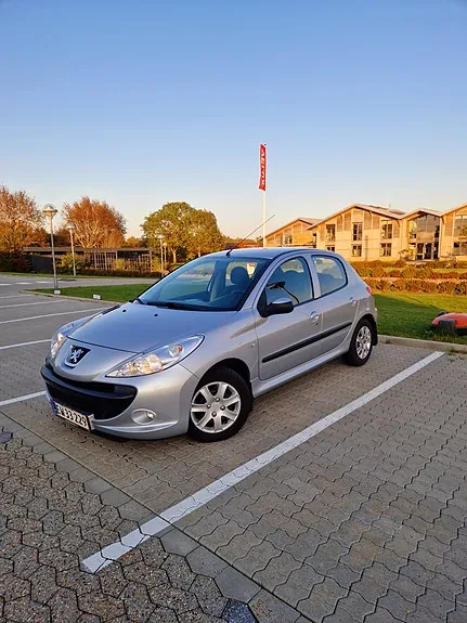 Peugeot 206 2011 photo 2
