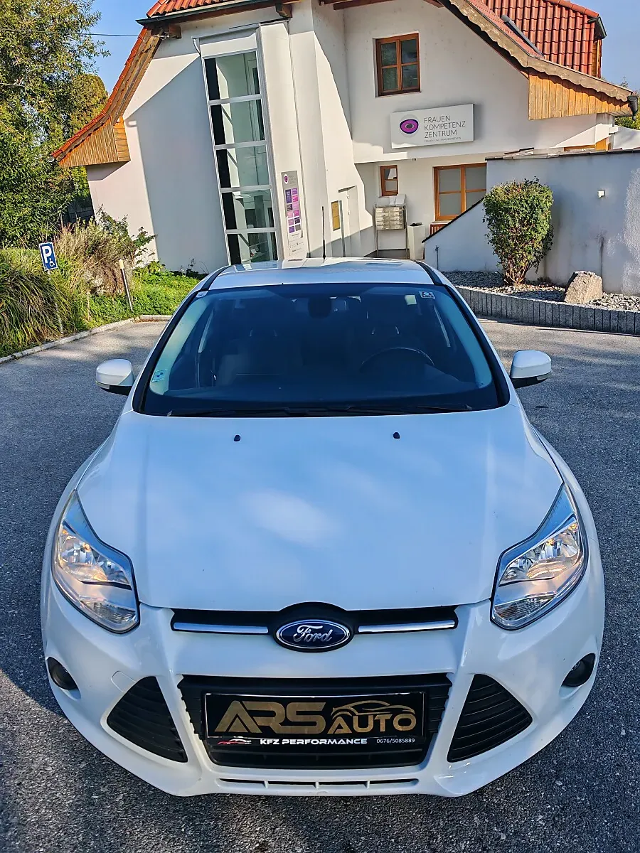 Ford Focus 2013 photo 2