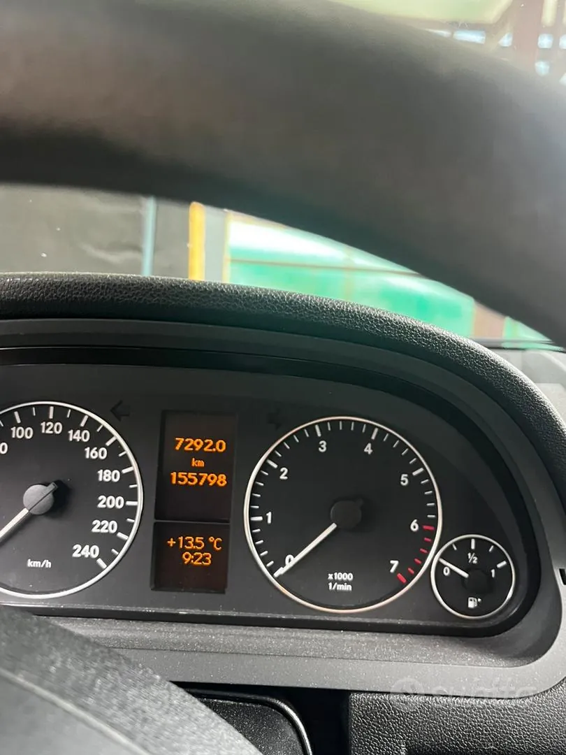 Mercedes-Benz A-Class 2011 photo 4