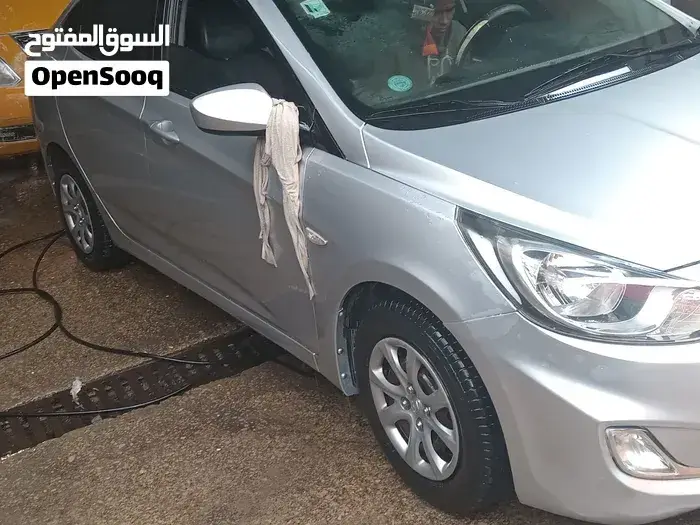 Hyundai Accent 2011 photo 3