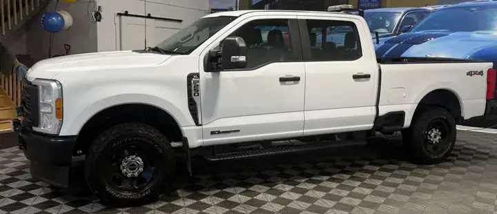 Ford F250 2023 photo 2