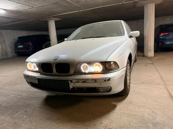BMW 520I