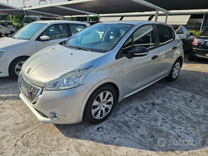 Peugeot 208 2013 photo 2