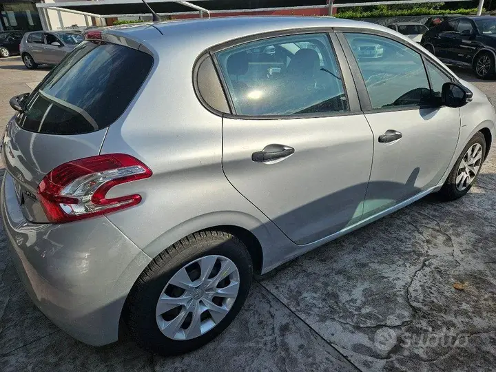 Peugeot 208 2013 photo 4