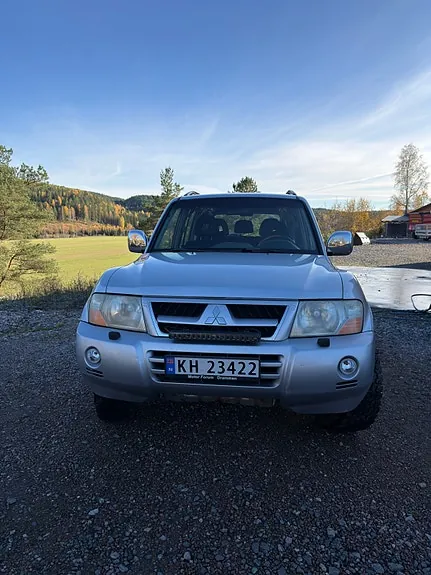 Mitsubishi Pajero 2004 photo 2