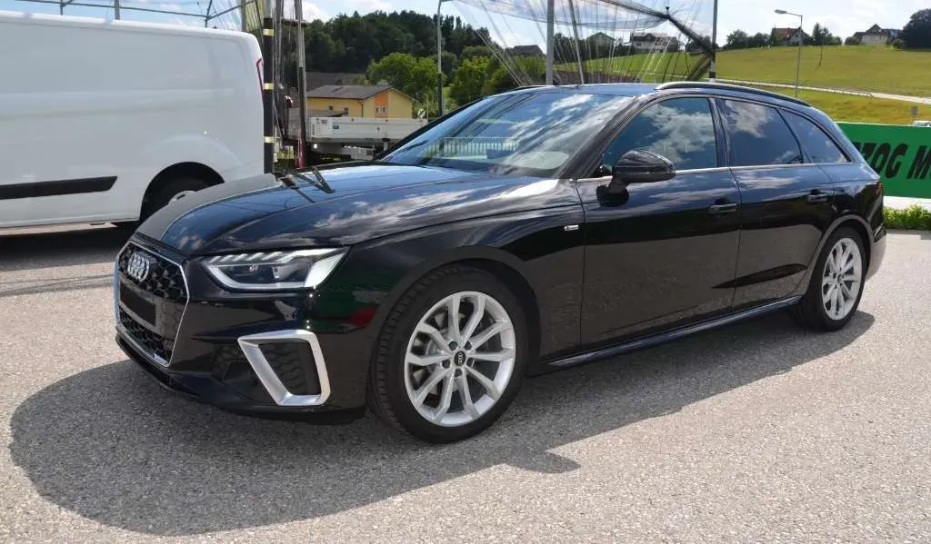 Audi A4 2022 photo 2