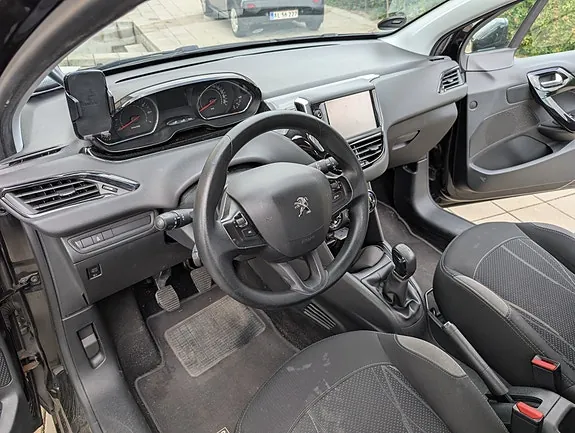 Peugeot 208 2014 photo 5