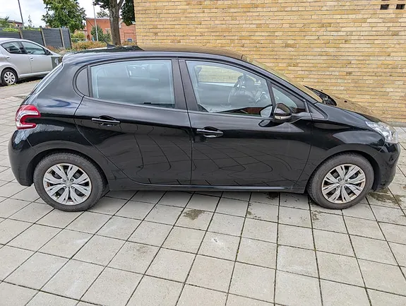 Peugeot 208 2014 photo 3