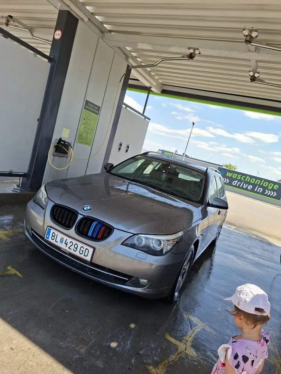 BMW 5 Series 2010 photo 3