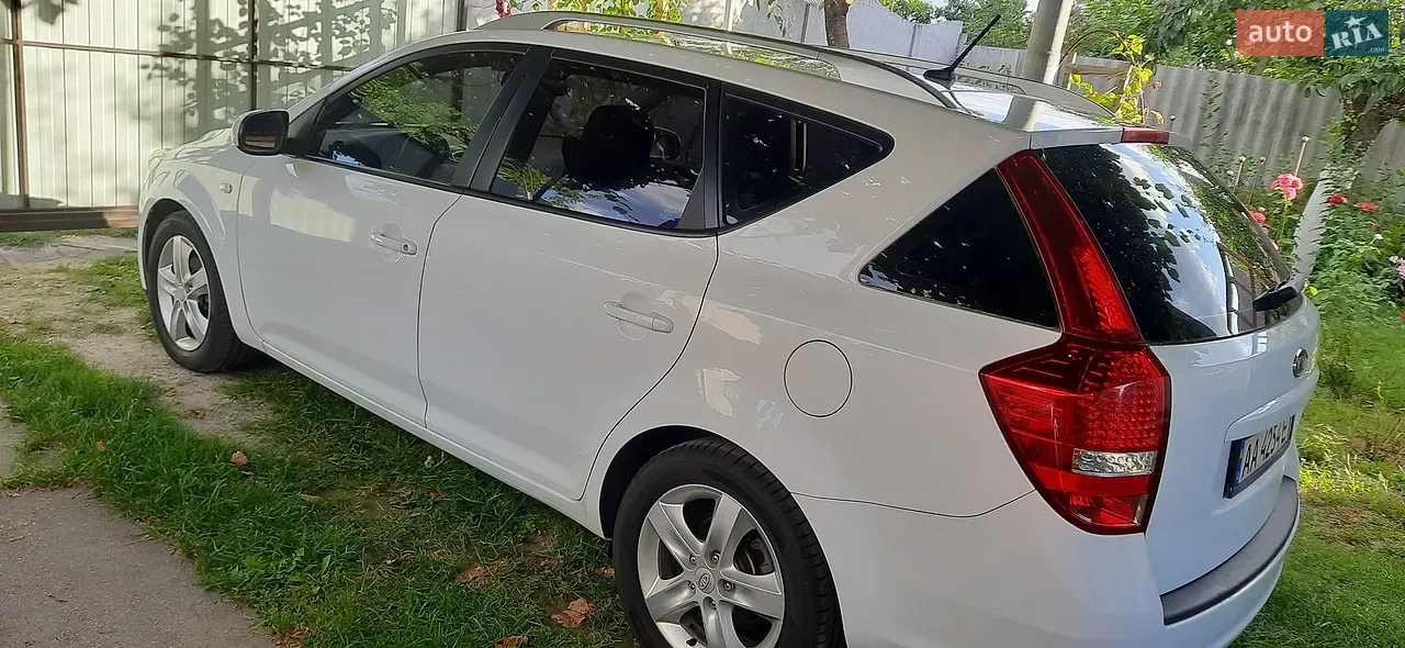 Kia Ceed 2011 photo 3