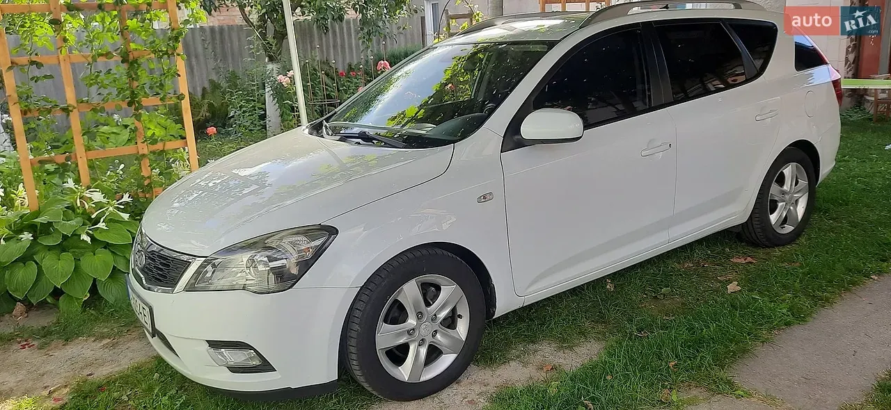 Kia Ceed 2011 photo 2