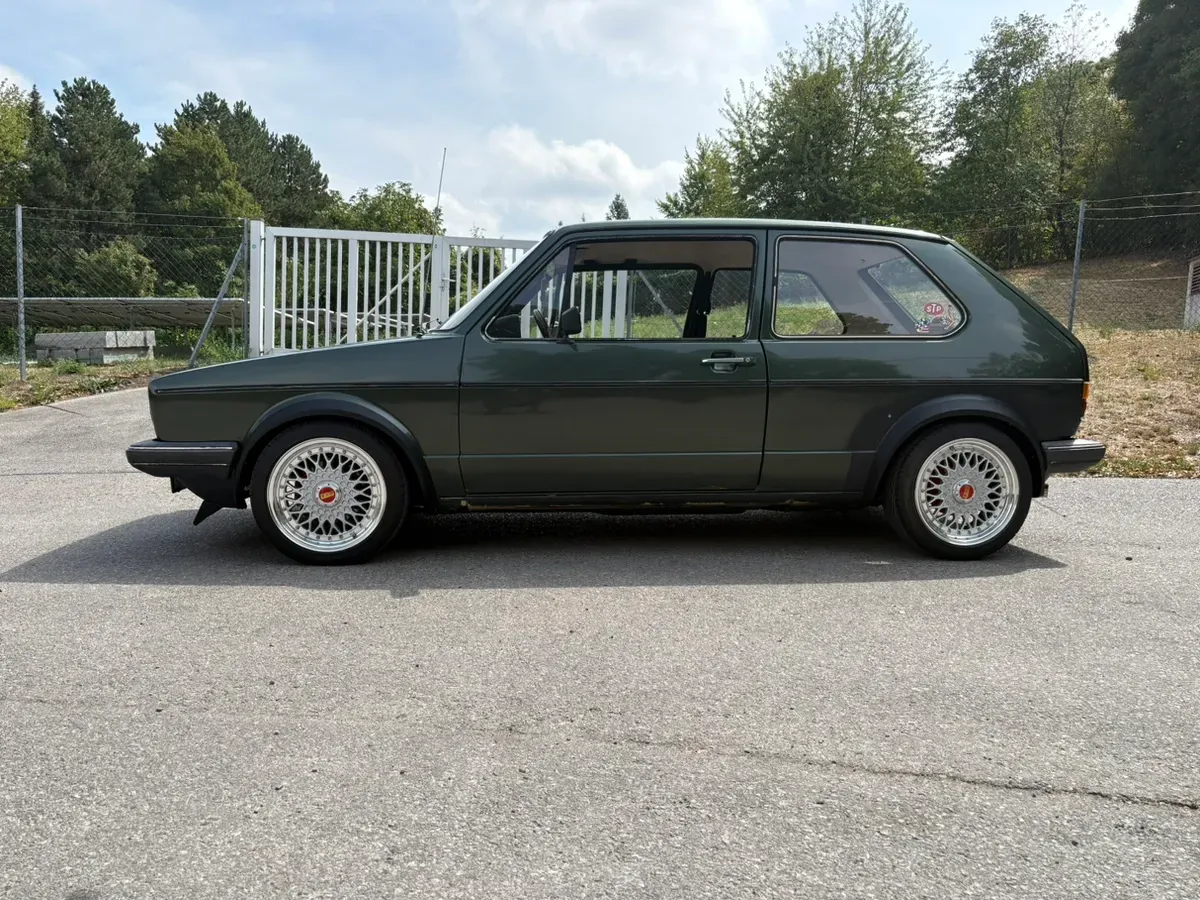 Volkswagen Golf 1981 photo 2