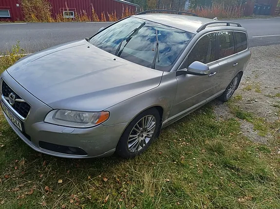Volvo V70 2010 photo 2