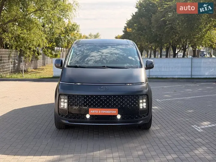 Hyundai Staria 2023 photo 2