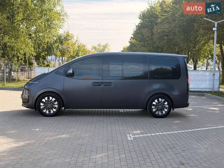 Hyundai Staria 2023 photo 5