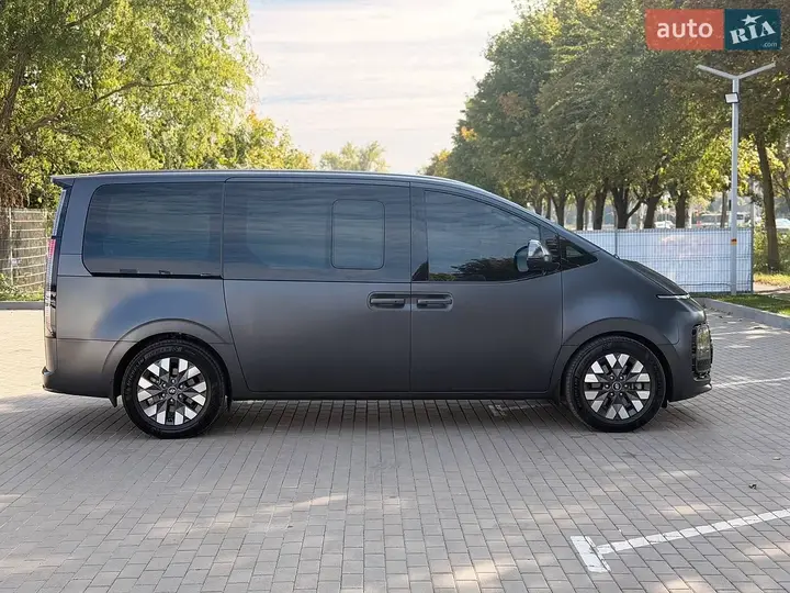 Hyundai Staria 2023 photo 4