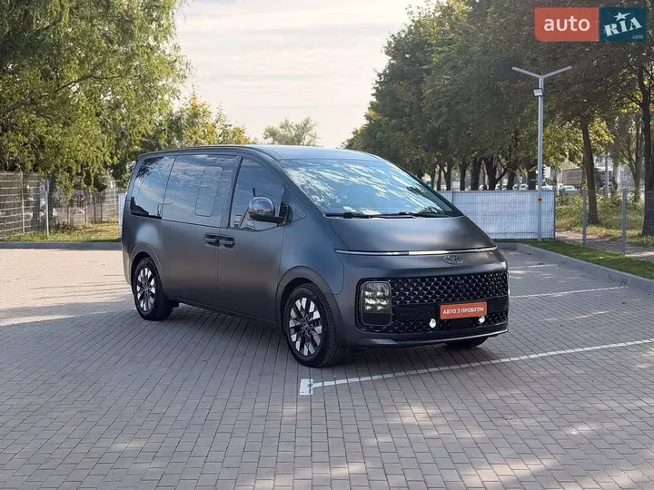 Hyundai Staria 2023 photo 3