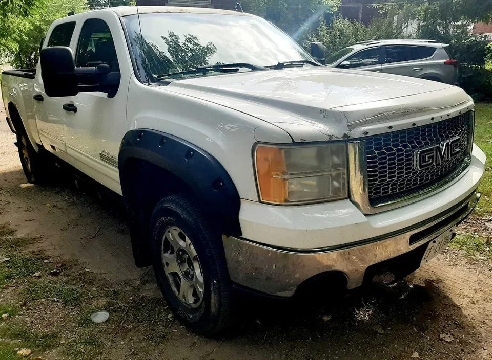 GMC Sierra 1500 2011 photo 2