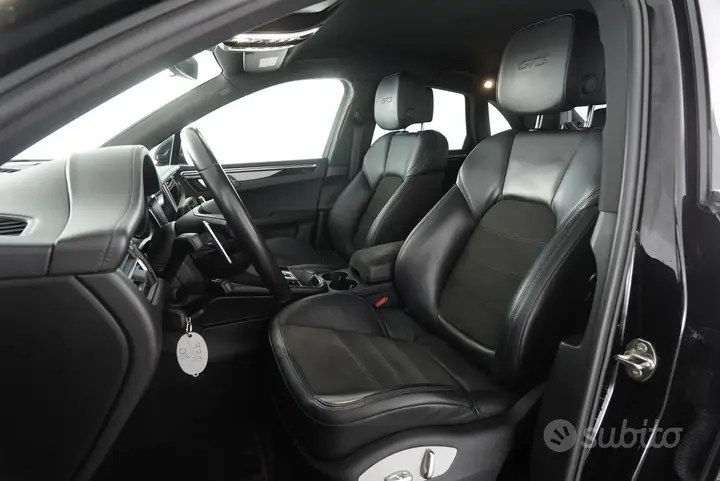 Porsche Macan 2021 photo 2