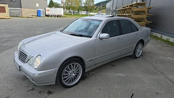 Mercedes-Benz E320