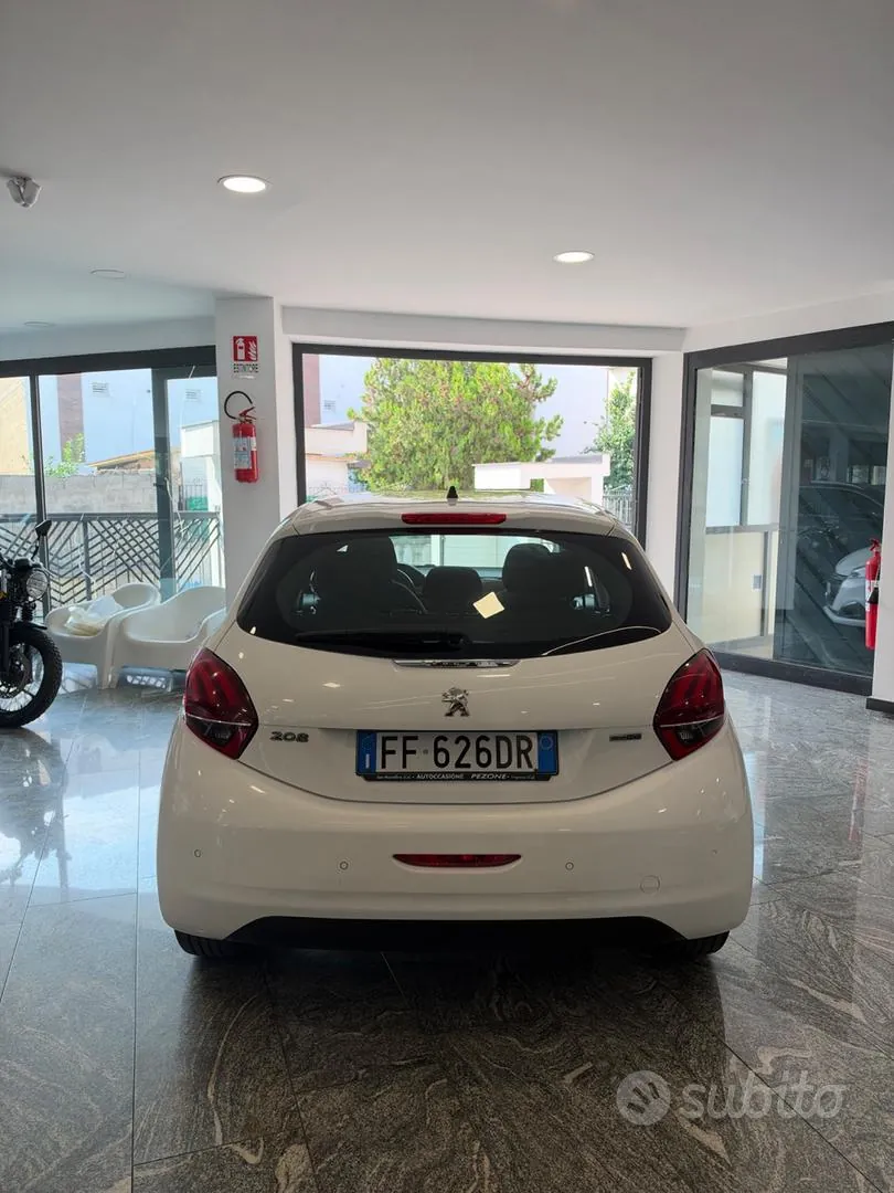 Peugeot 208 2016 photo 3