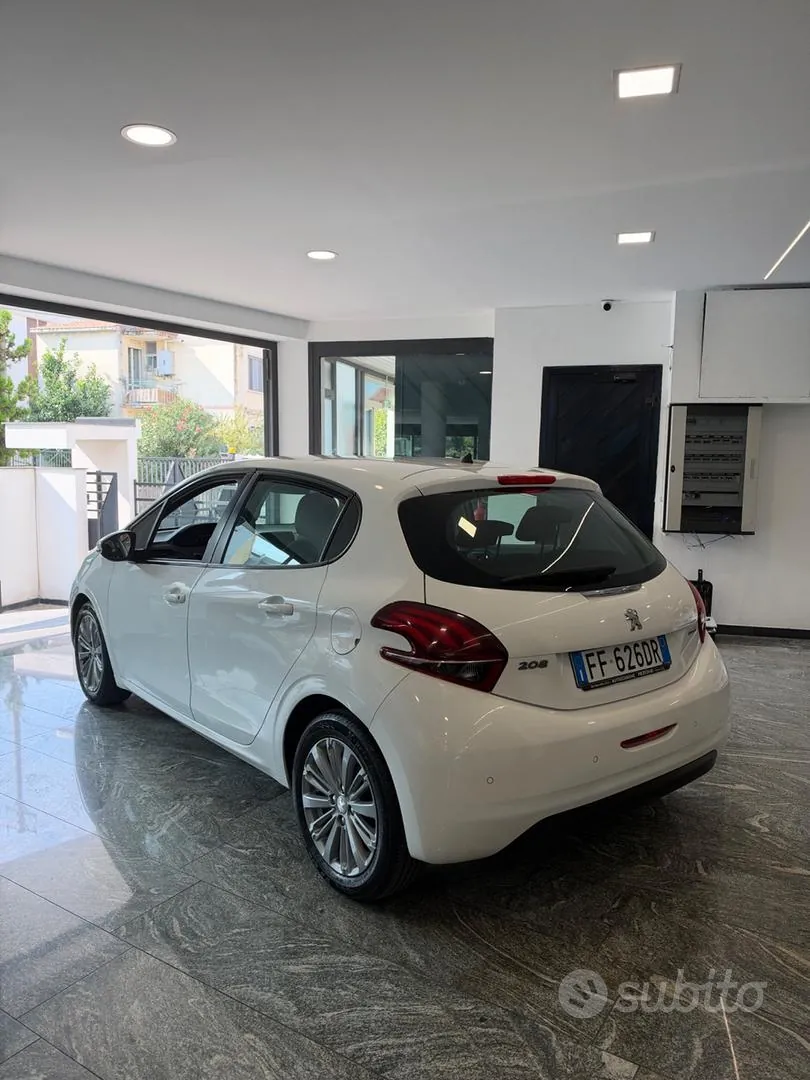 Peugeot 208 2016 photo 2