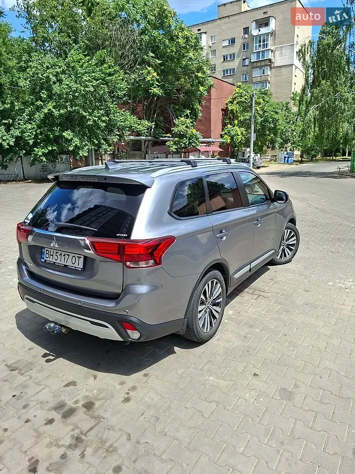 Mitsubishi Outlander 2021 photo 3