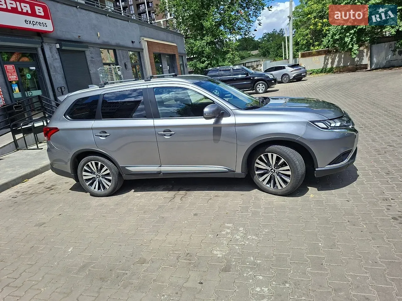 Mitsubishi Outlander 2021 photo 2