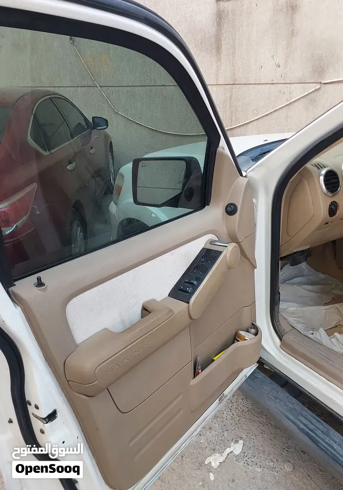 Ford Explorer 2010 photo 4