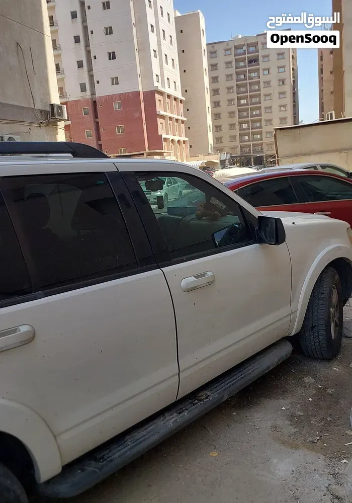 Ford Explorer 2010 photo 2