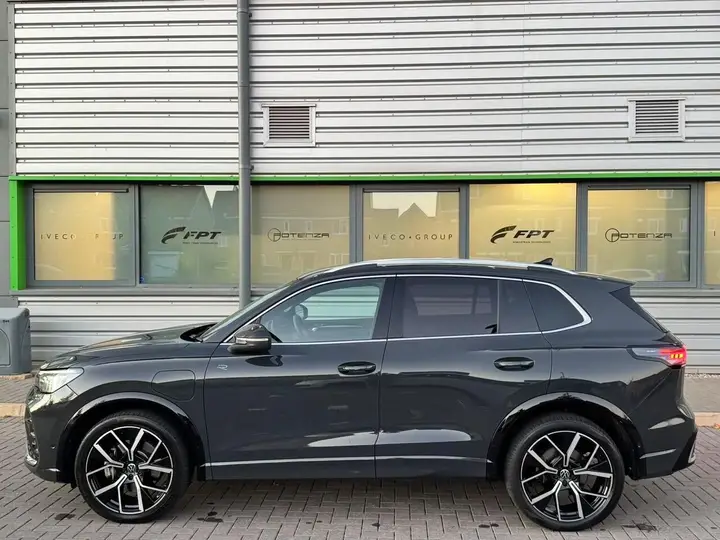 Volkswagen Tiguan 2024 photo 3
