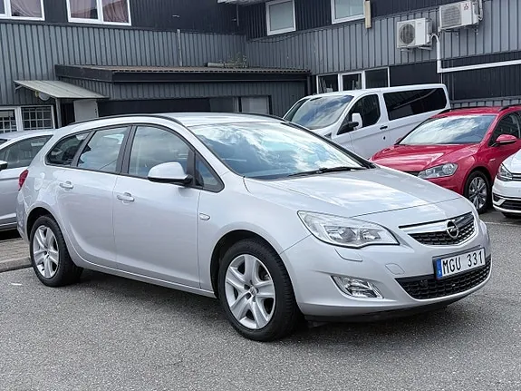 Opel Astra 2012 photo 2