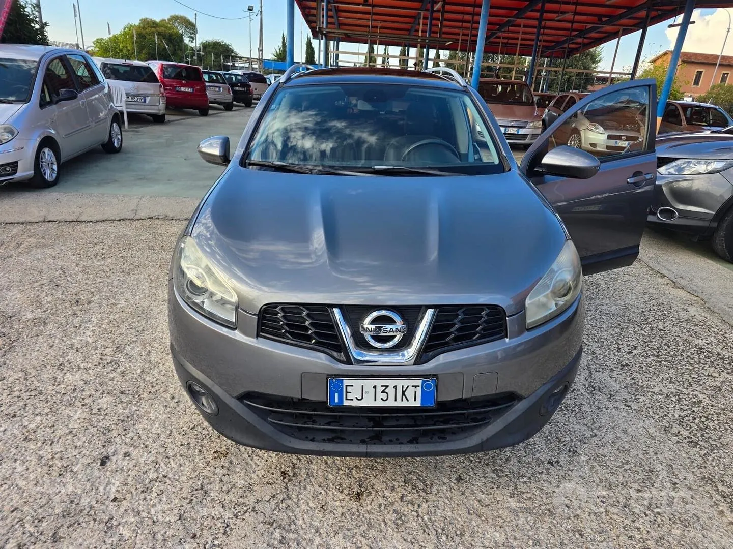 Nissan Qashqai 2012 photo 2