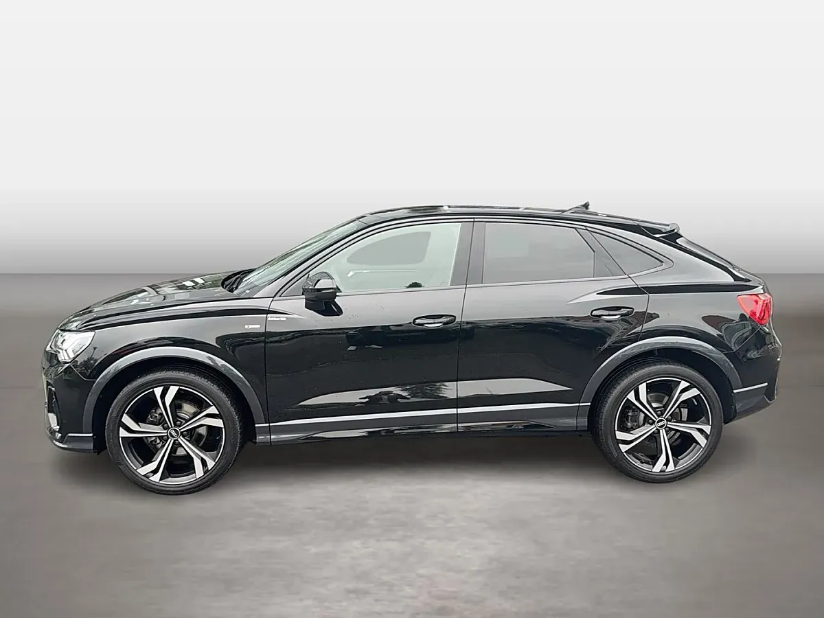 Audi Q3 2021 photo 2