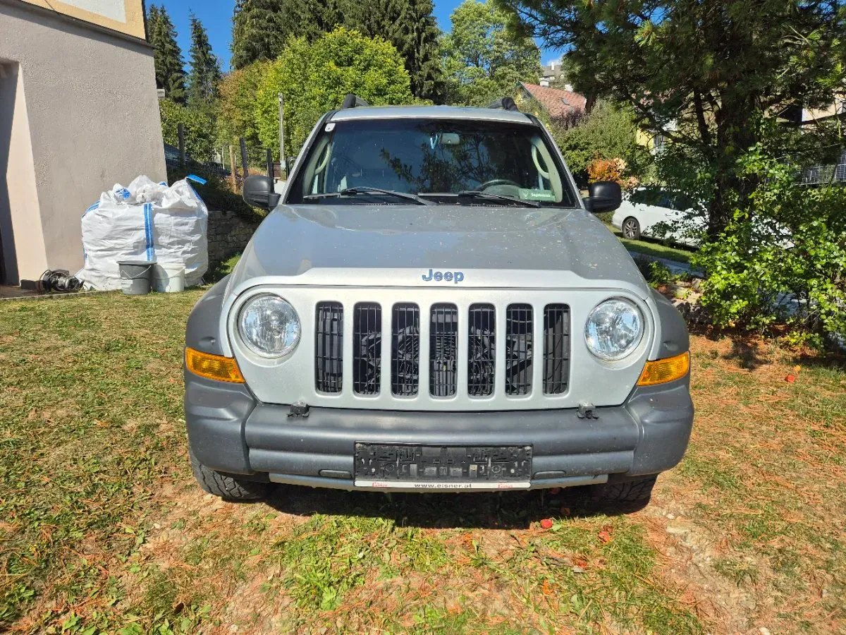 Jeep Cherokee 2006 photo 2