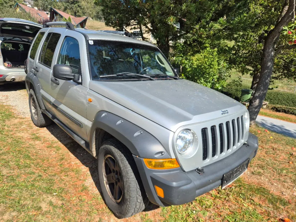 Jeep Cherokee 2006 photo 3