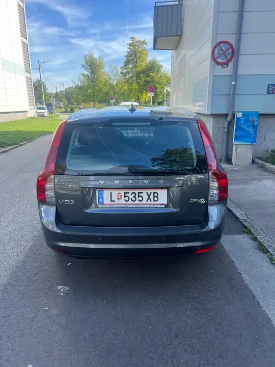 Volvo V50 2010 photo 2